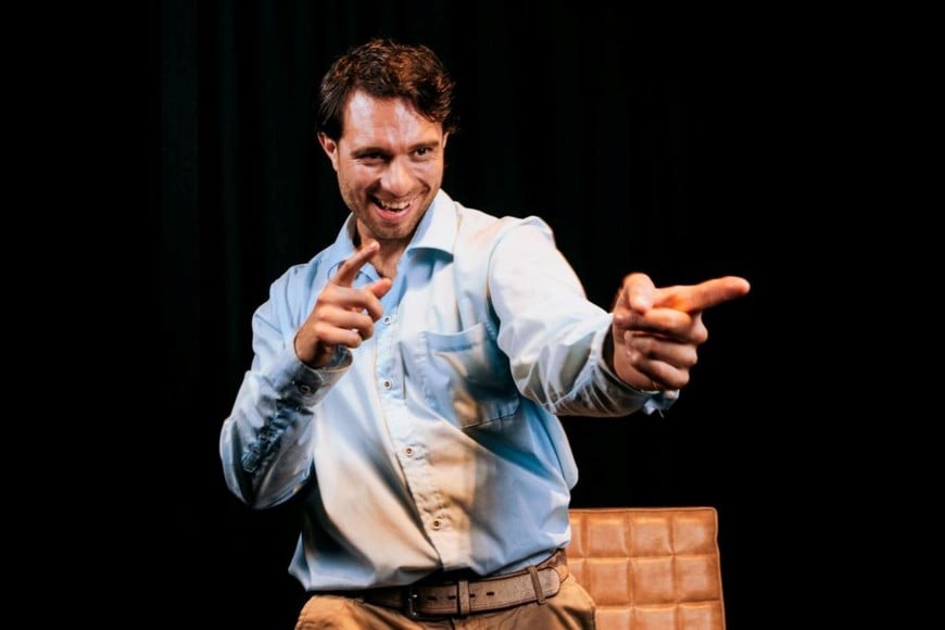 Festival Uaifai: Juan Manuel Gruber en “La conciencia de clase del guante de goma”, escrita por Martín Filiberti, dirigida por Julieta Kilgelmann.