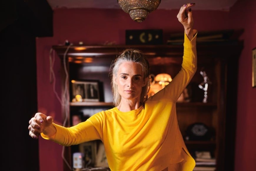 Festival Uaifai: Agustina Koch en “Entre Julio y yo”, de María Florencia Forni, con dirección de Juan Manuel Gruber.