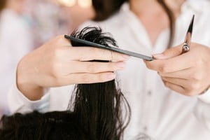El calendario lunar vuelve a marcar días clave para el cabello.