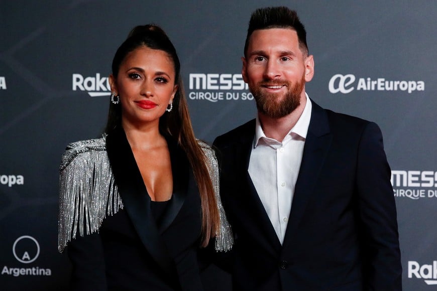 Argentinian soccer star Lionel Messi poses with wife Antonella Roccuzzo during the premiere of the Cirque du Soleil's "Messi10" show in Barcelona, Spain, October 10, 2019. REUTERS/Albert Gea