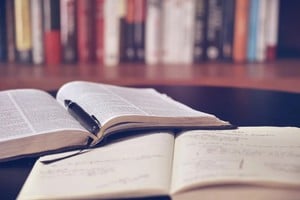 Esta es la historia de un concurso lietario muy especial, sin grandes requisitos...