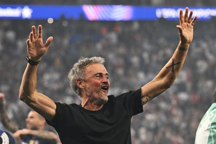 Soccer Football - UEFA Champions League - Final - Paris St Germain v Arsenal - Puskas Arena, Budapest, Hungary - May 30, 2026
Paris St Germain coach Luis Enrique celebrates after winning the UEFA Champions League REUTERS/Angelika Warmuth