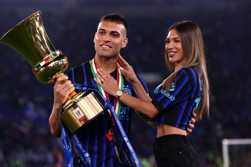 Soccer Football - Coppa Italia - Final - Lazio v Inter Milan - Stadio Olimpico, Rome, Italy - May 13, 2026
Inter Milan's Lautaro Martinez celebrates with the trophy and partner Agustina Gandolfo after winning the Coppa Italia REUTERS/Guglielmo Mangiapane