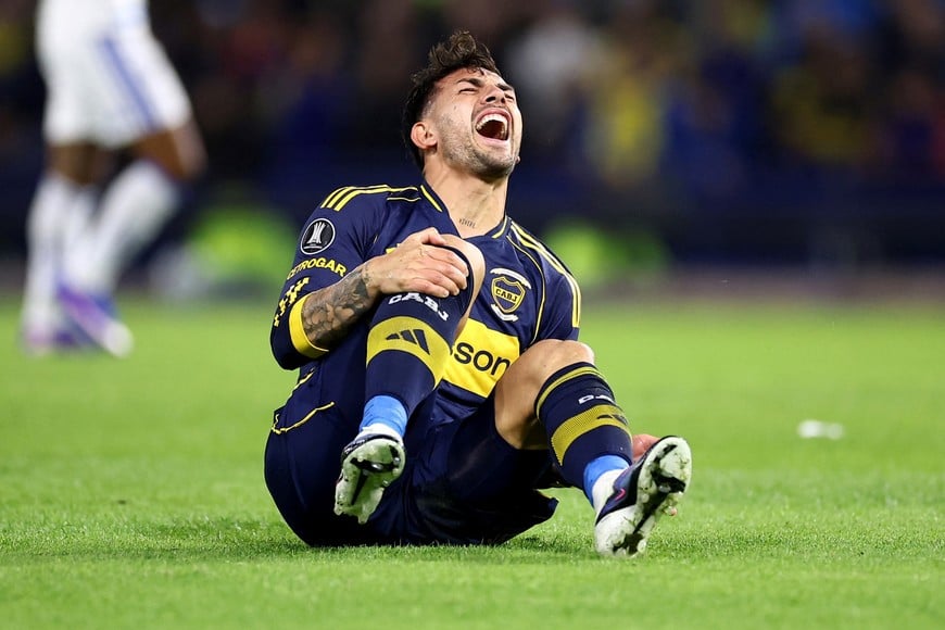 Soccer Football - Copa Libertadores - Group D - Boca Juniors v Cruzeiro - Estadio La Bombonera, Buenos Aires, Argentina - May 19, 2026
Boca Juniors' Leandro Paredes reacts after sustaining an injury REUTERS/Agustin Marcarian