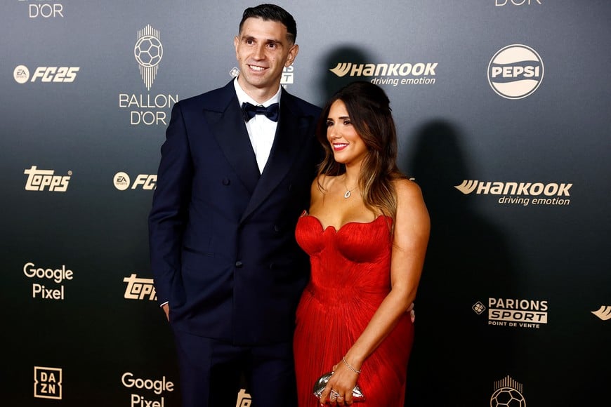 Soccer Football - Ballon d'Or - Arrivals - Theatre du Chatelet, Paris, France - October 28, 2024
Argentina's Emiliano Martinez with his wife Amanda REUTERS/Sarah Meyssonnier