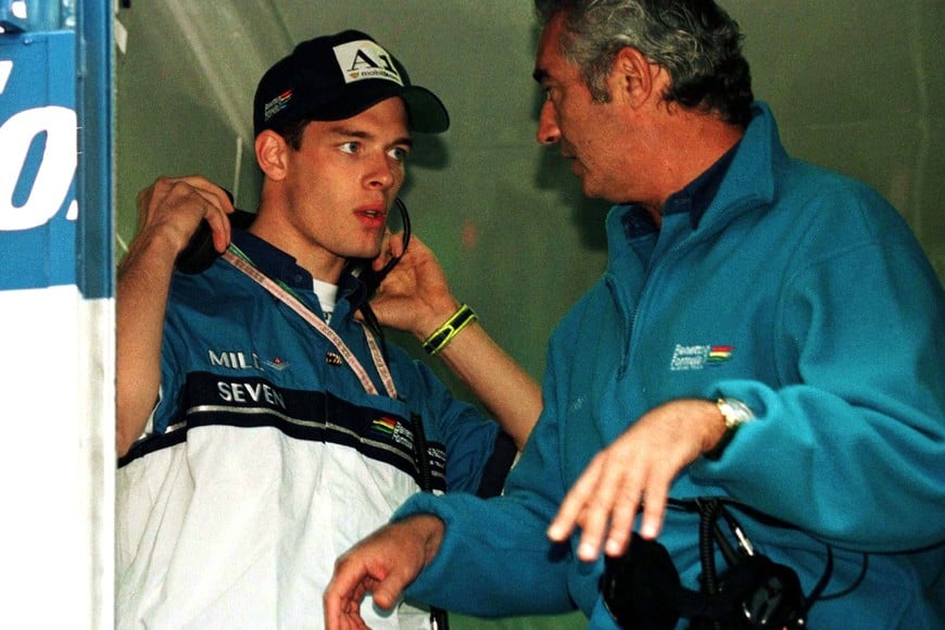 piloto alexander wurz   conversa con flavio briatore de benetton renault seccion   practicas gran premio formula1 australia automovilismo piloto pista             sport motor racing austria spielberg michael schumacher puts on his earplugs at austrian grand prix practice s 3s 19970919 spb08:sport-motor racing:spielberg,austria,19sep97 - germanys michael schumacher puts on his earplugs during the first timed session for the austrian formula one grand prix, september 19. the september 21 grand prix is the first formula one race in austria in ten years.     le-photo by leonhard foeger    reuters piloto alexander wurz   conversa con flavio briatore de benetton renault seccion   practicas gran premio formula1 australia automovilismo piloto pista             SPORT MOTOR RACING
Austria
SPIELBERG
MICHAEL SCHUMACHER PUTS ON HIS EARPLUGS AT AUSTRIAN GRAND PRIX PRACTICE
S
3S
19970919
SPB08:SPORT-MOTOR RACING:SPIELBERG,AUSTRIA,19SEP97 - Germany's Michael Schumacher puts on his earplugs during the first timed session for the Austrian Formula One Grand Prix, September 19. The September 21 Grand Prix is the first Formula One race in Austria in ten years.     le/Photo by Leonhard Foeger    REUTERS