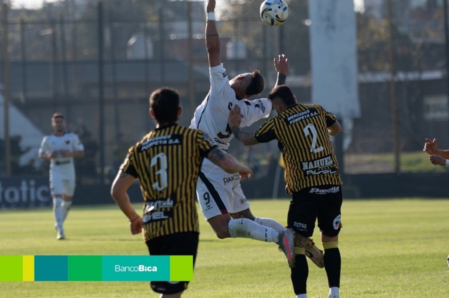 Tarde de fútbol en el Fragata Libertad.