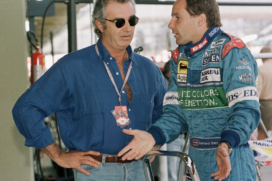 piloto gerhard berger junto al jefe del equipo benetton flavio briatore piloto formula1 preparativos gran premio de brasil san pablo automovilismo piloto gerhard berger junto al jefe del equipo benetton flavio briatore piloto formula1 preparativos gran premio de brasil san pablo automovilismo