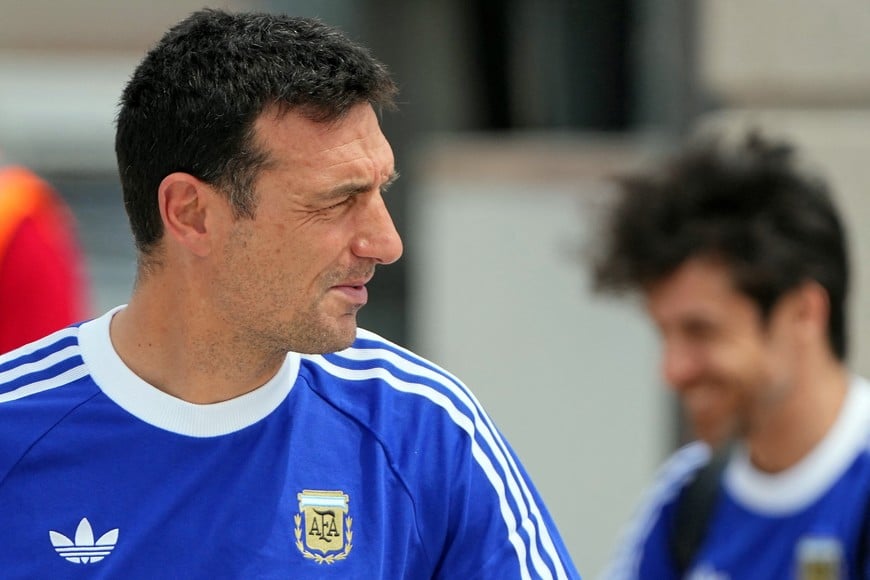 May 31, 2026; Kansas City, Missouri, USA; Argentina manager Lionel Scaloni arrives for the 2026 FIFA World Cup at Kansas City International Airport. Mandatory Credit: Denny Medley-Imagn Images