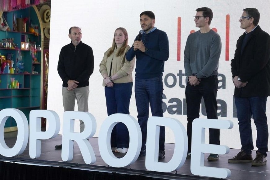 Pullaro vinculó el fortalecimiento de los clubes con el proceso de transformación que atraviesa la provincia