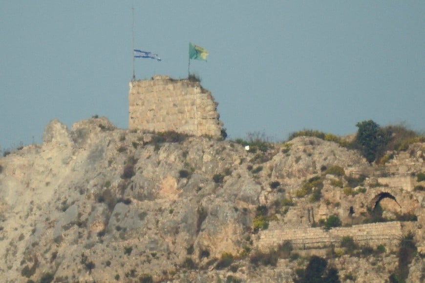 An Israeli flag and a flag of the Golani Brigade are raised on Beaufort Castle, as seen from Marjayoun, southern Lebanon, May 31, 2026. REUTERS/Stringer REFILE - ADDING INFORMATION "A FLAG OF THE GOLANI BRIGADE". TPX IMAGES OF THE DAY