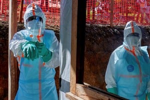 Autoridades brasileñas refuerzan protocolos ante casos sospechosos de ébola, mientras la OMS alerta sobre la expansión del virus en África. Foto: Archivo / REUTERS / Gradel Muyisa Mumbere.
