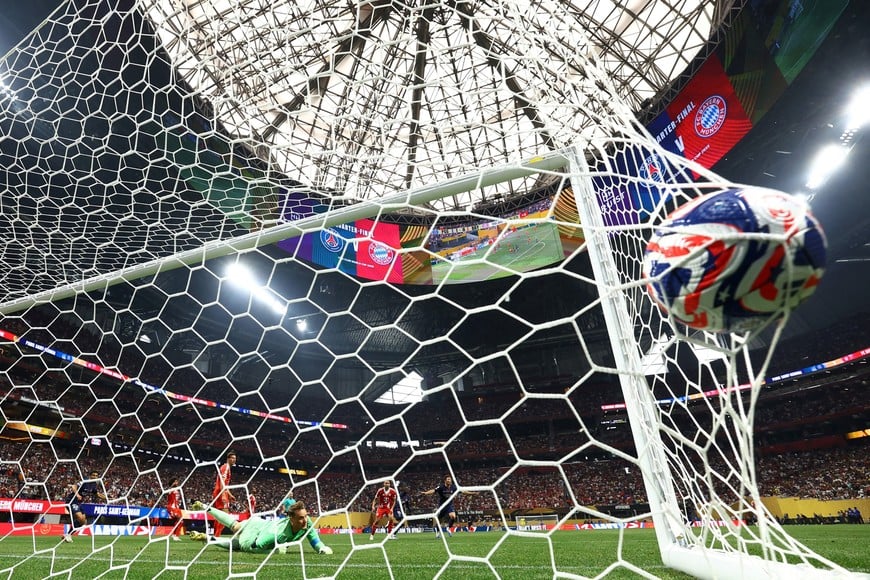 Soccer Football - FIFA Club World Cup - Quarter Final - Paris St Germain v Bayern Munich - Mercedes-Benz Stadium, Atlanta, Georgia, U.S. - July 5, 2025
Paris St Germain's Ousmane Dembele scores their second goal past Bayern Munich's Manuel Neuer REUTERS/Kai Pfaffenbach TPX IMAGES OF THE DAY