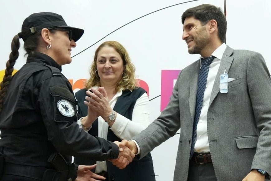 El 47% de los santafesinos afirma tener confianza o mucha confianza en el gobierno de Pullaro
