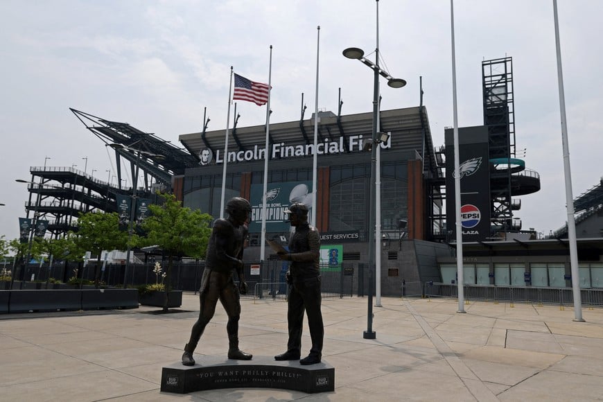 FILE PHOTO: Soccer Football - Club World Cup - Previews - Philadelphia, Pennsylvania, U.S. - June 13, 2025
General view of the Doug Pederson and Nick Foles statue outside the Lincoln Financial Field stadium ahead of the Club World Cup REUTERS/Lee Smith/File Photo