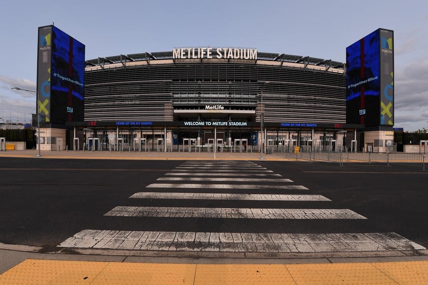 FILE PHOTO: Sep 14, 2020; East Rutherford, New Jersey, USA; General view of the closed gates as there are no fans allowed at the NFL game between the Pittsburgh Steelers and New York Giants at MetLife Stadium. Mandatory Credit: Robert Deutsch-USA TODAY Sports/File Photo