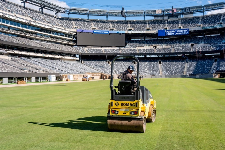 FILE PHOTO: A new pitch made of real grass is installed at MetLife Stadium for the 2026 FIFA World Cup in East Rutherford, New Jersey, U.S., May 7, 2026. REUTERS/Angelina Katsanis/File Photo