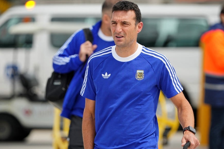 May 31, 2026; Kansas City, Missouri, USA; Argentina manager Lionel Scaloni arrives for the 2026 FIFA World Cup at Kansas City International Airport. Mandatory Credit: Denny Medley-Imagn Images