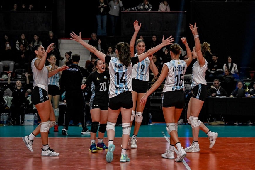 “Las Panteras” celebran el triunfo en Santa Fe.
