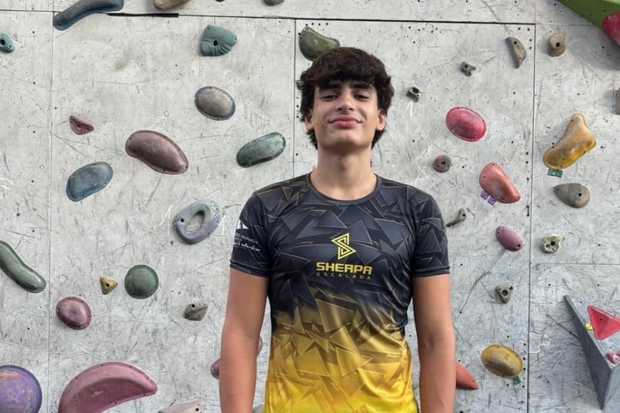 Equipo juvenil argentino que competirá en el Mundial de Escalada en Italia.
