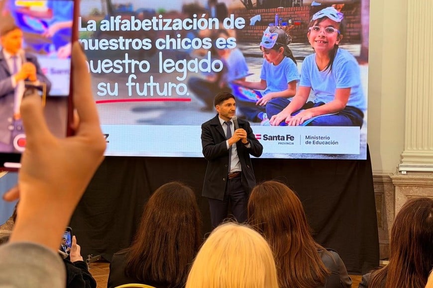 "El Plan Raíz empezó a dejar de ser una política de un gobierno para transformarse en una política de Estado", sostuvo el gobernador Pullaro. Foto: Gentileza