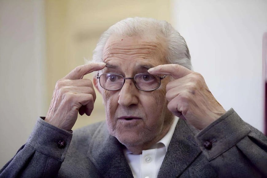 Gustavo Bueno Martínez (1924-2016). Algunos medios lo han reconocido como uno de los principales filósofos españoles del siglo XX y principios del XXI. Su obra se ha construido en constante intercambio con las ciencias y la historia de la filosofía.