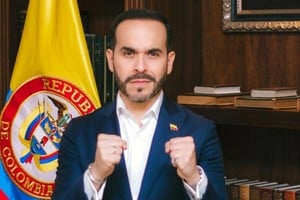 El bogotano Abelardo de la Espriella parece ponerse en guardia para esperar lo que se le viene, una segunda vuelta seguramente muy reñida contra el oficialista Iván Cepeda, el candidato del presidente Gustavo Petro.