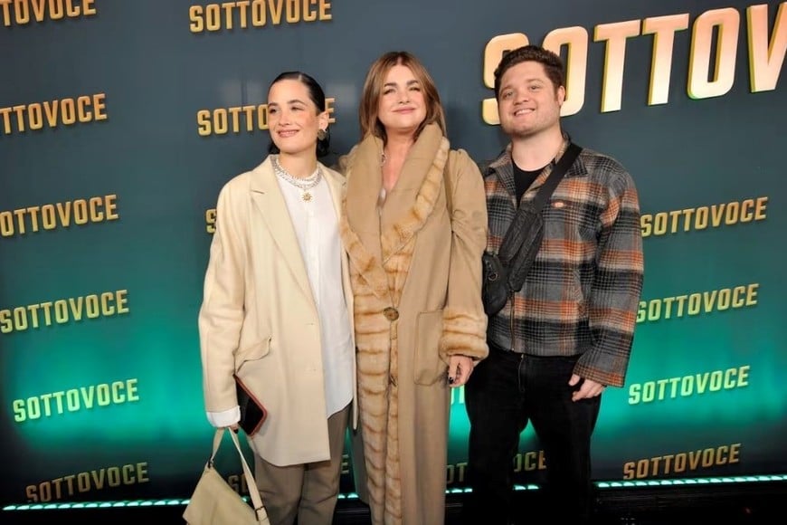 Flor Torrente, Araceli González y Toto Kirzner fueron a ver Sottovoce