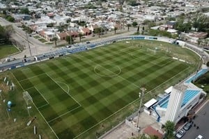 El estadio de Ciudad Bolívar. Amplio en sus dimensiones, en buen estado pero chico en cuanto a capacidad. Entran menos de 5.000 personas.