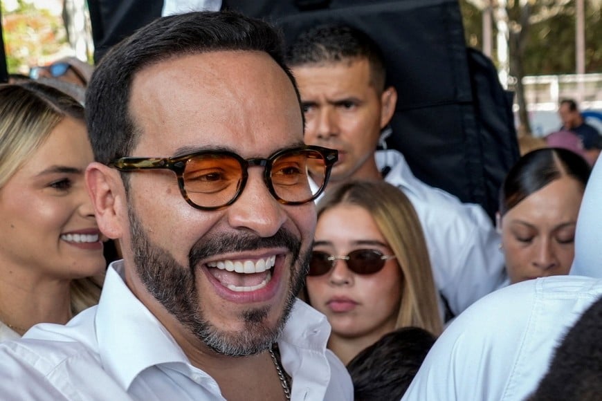 Colombian presidential candidate Abelardo De La Espriella of the political movement Defenders of the Homeland reacts at a polling station during the first round of the presidential election, in Barranquilla, Colombia May 31, 2026. REUTERS/Charlie Cordero