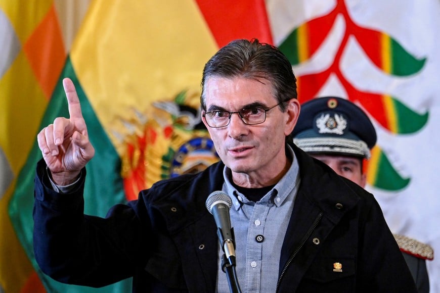 Bolivia's President Rodrigo Paz delivers a speech after naming Ernesto Justiniano as defence minister following the resignation of Defence Minister Marcelo Salinas amid intensifying protests during Paz's administration, as Paz faces calls to resign, in La Paz, Bolivia, June 3, 2026. REUTERS/Claudia Morales