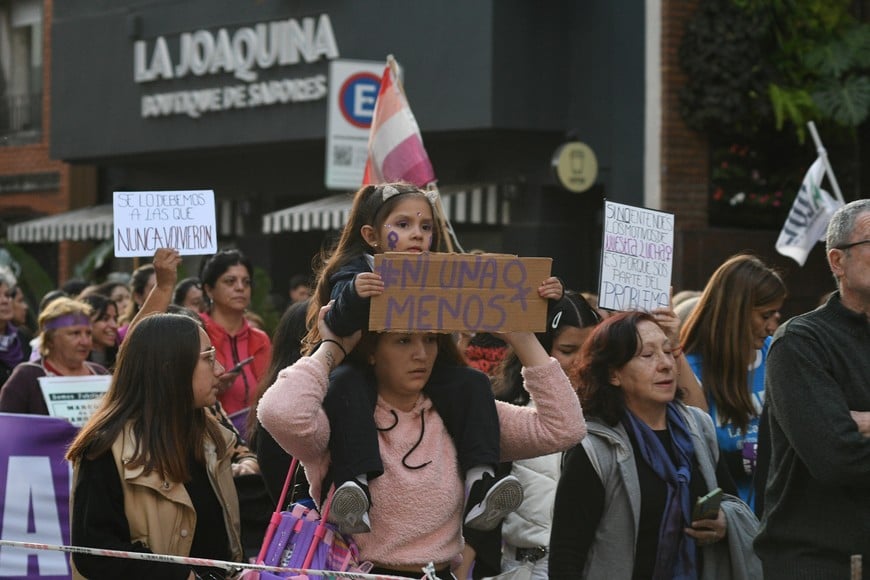 “Cuando armamos la convocatoria a esta marcha, que hacemos todos los 3 de junio, tuvimos que modificar dos veces el dato de femicidio porque durante esta semana hubo dos más", dijo una de las referentes. Foto: Manuel Fabatía