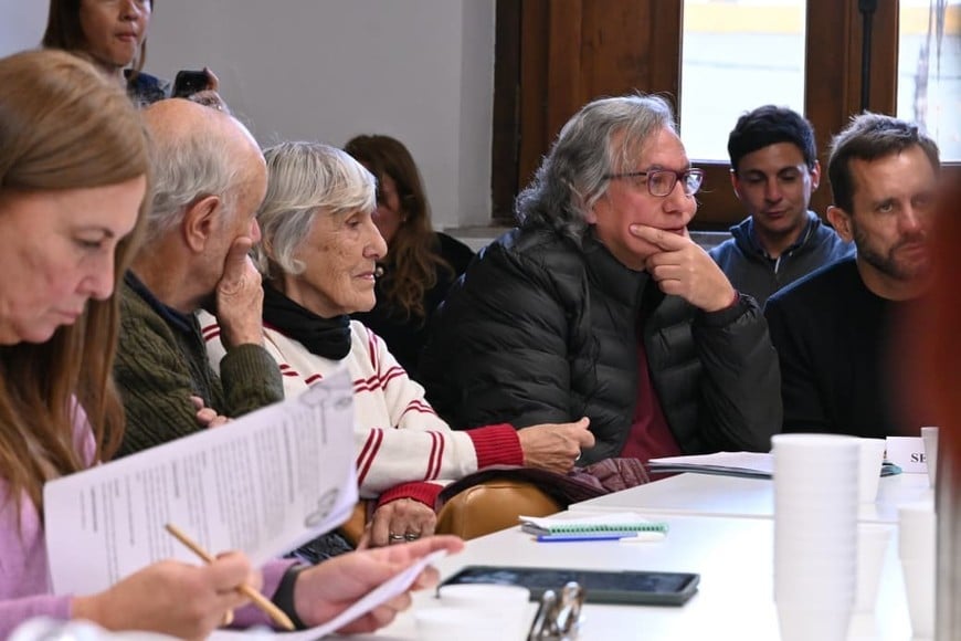 Sacerdotes y laicos con diputados en la sala Lifschitz de la Cámara Baja. Crédito: Diputados