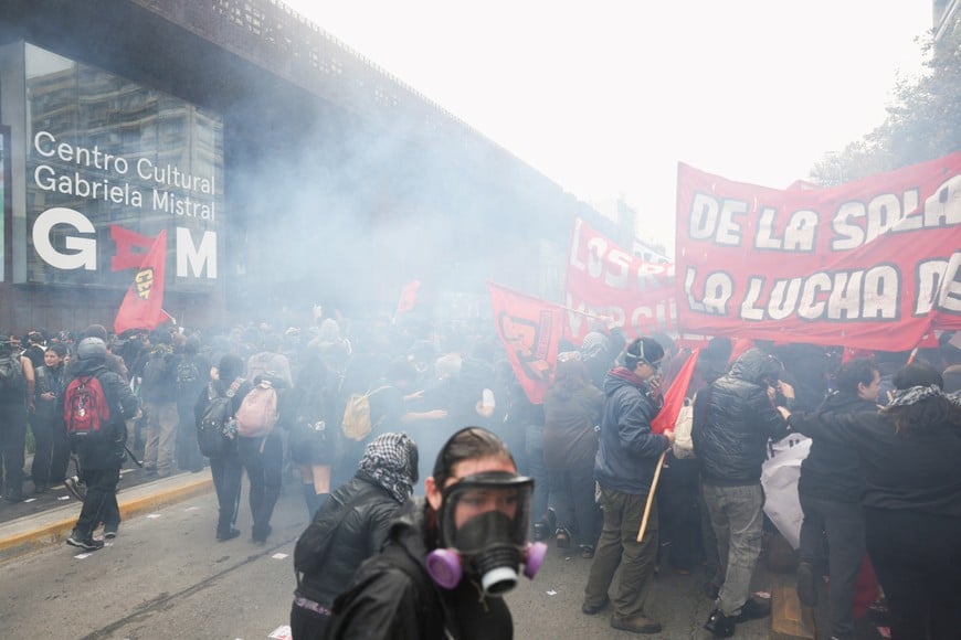 Protesters react to tear gas deployed by riot police during a protest against the policies of Chile's President Jose Antonio Kast's government, in Santiago, Chile, June 3, 2026. REUTERS/Pablo Sanhueza