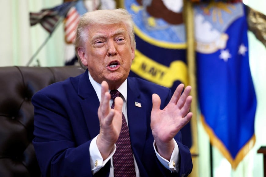 U.S. President Donald Trump speaks to reporters after signing an executive order at the Oval Office of the White House, in Washington, D.C., June 3, 2026. REUTERS/Kevin Lamarque