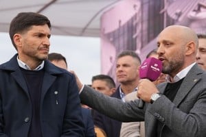 El gobernador de Santa Fe, Maximiliano Pullaro junto al ministro de Desarrollo Productivo, Gustavo Puccini.