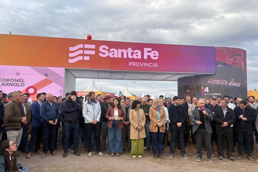 Pullaro y los funcionarios provinciales este miércoles en Agroactiva. Crédito: El Litoral