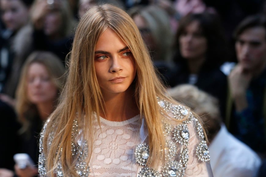 REFILE - CORRECTING NAME OF FASHION SHOW
Model Cara Delevigne presents a creation from the Burberry Prorsum Spring/Summer 2014 collection during London Fashion Week September 16, 2013. REUTERS/Suzanne Plunkett (BRITAIN - Tags: FASHION) londres inglaterra Cara Delevigne semana de la moda londres 2013 moda modelo desfile coleccion primavera verano 2014 moda desfile coleccion Burberry Prorsum