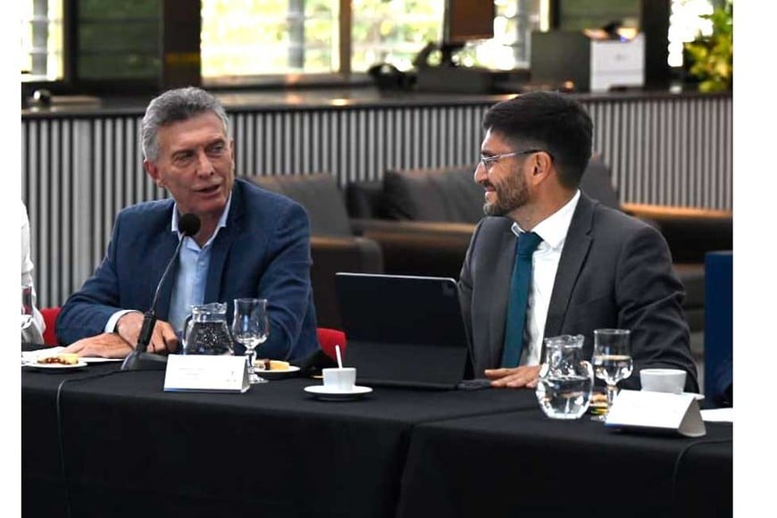 ¿Habrá foto con el gobernador Pullaro?