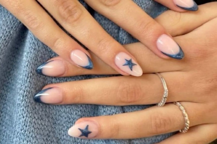 La estética del jean ahora también se traslada al universo de las uñas decoradas.