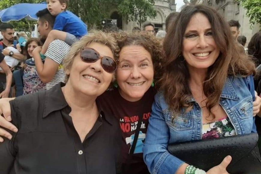 Silvia Majul: Arte y compromiso: En una movilización, con Liliana Herrero y Luisa Kuliok