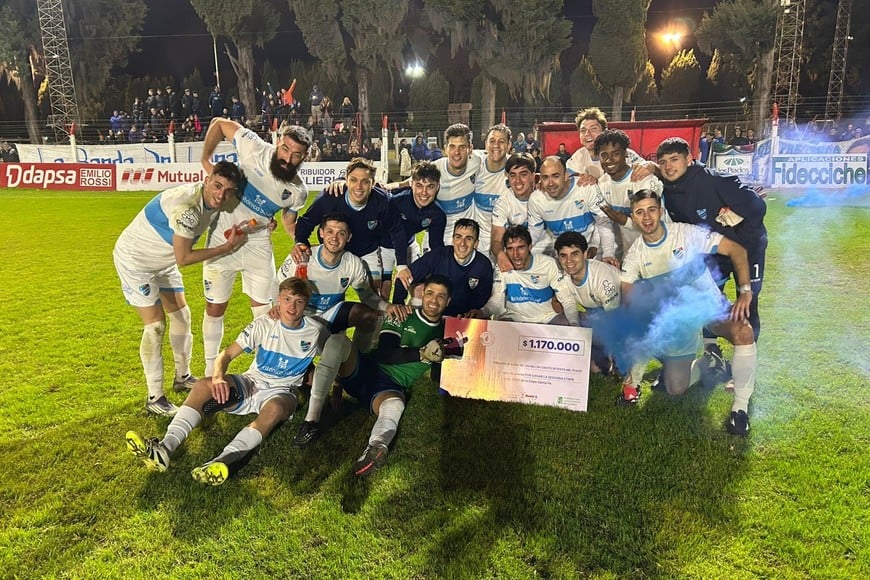 El festejo de Los Andes tras asegurar la clasificación. Foto: Pablo Busso.