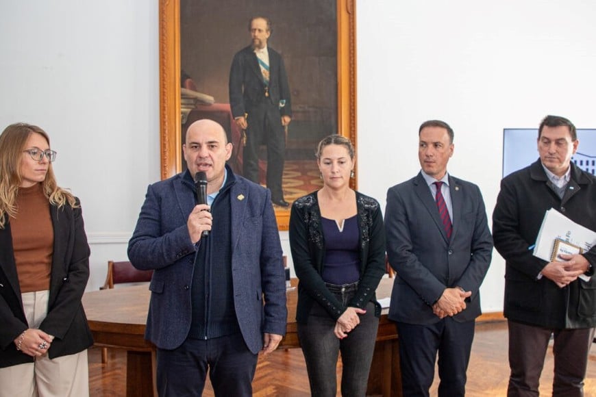 Cuarenta y siete familias de La Orilla podrán acceder a la escritura de sus hogares