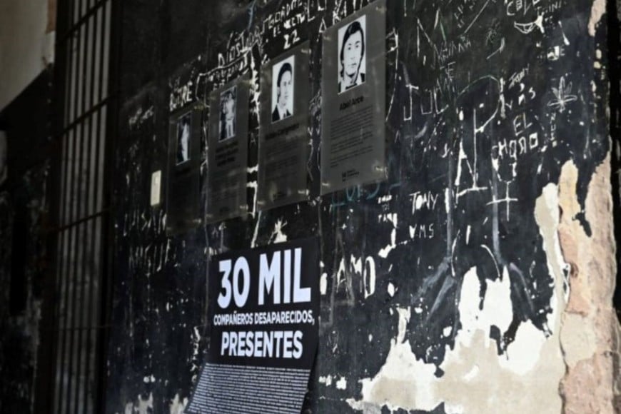 Obra teatral Lo terrible del eco es que siempre repite las mismas barbaridades” El Espacio de Memoria de la ex Comisaría Cuarta propone una atmósfera única para esta puesta centrada en la restitución de historias