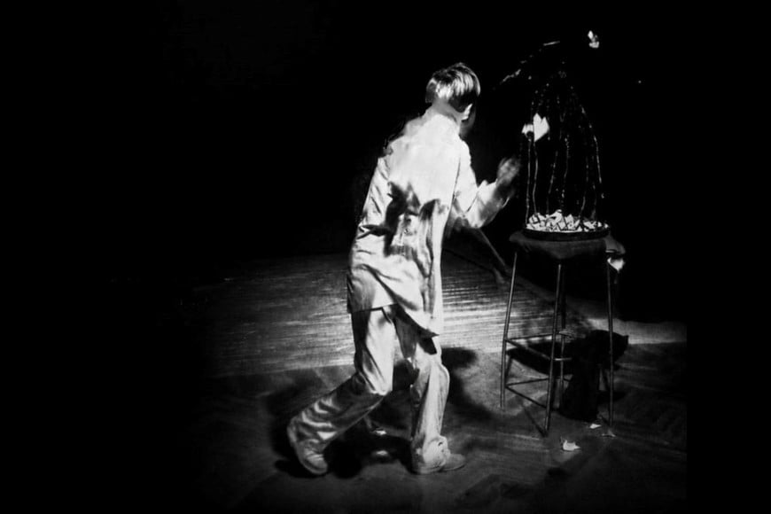Obra teatral Lo terrible del eco es que siempre repite las mismas barbaridades”, escrita y dirigida por Hilda Cardozo, interpretada por el grupo Rotos y Descosidas