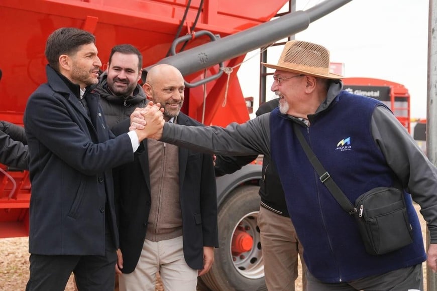 Funcionarios provinciales acompañaron el acto inaugural de la muestra agroindustria.