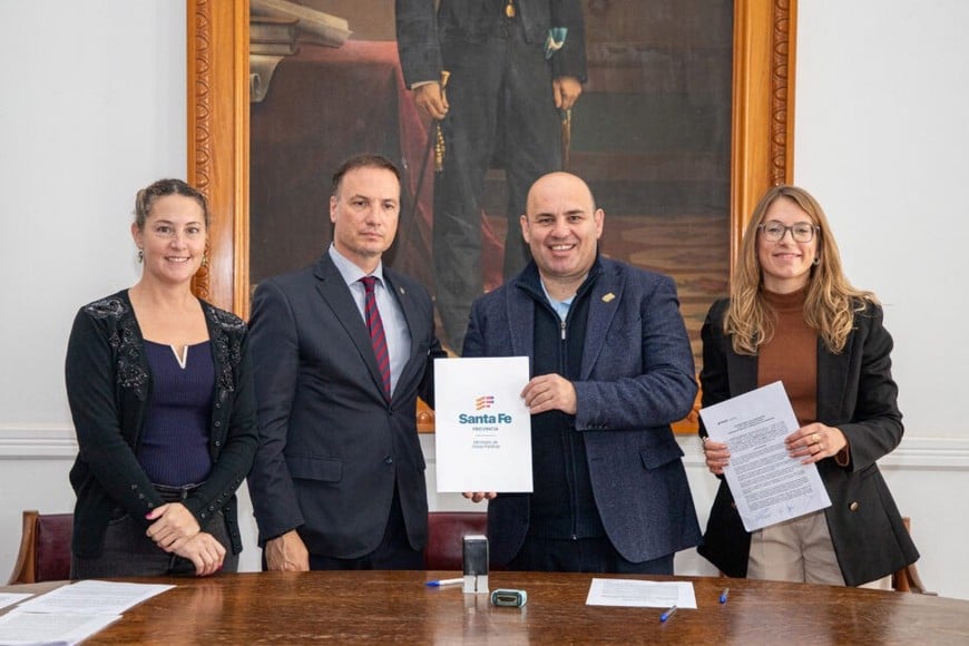 Cuarenta y siete familias de La Orilla podrán acceder a la escritura de sus hogares