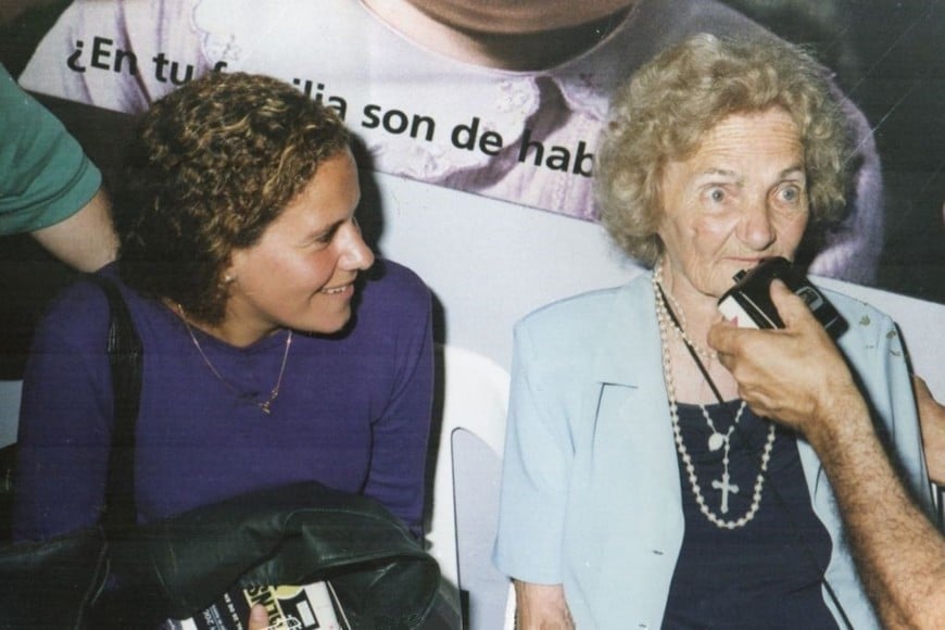 Silvia Majul: Junto a Mercedes Strickler Kahlow (quien inspiró a Ramón Sixto Ríos a escribir “Merceditas”) en Cosquín 2001, poco antes de su muerte.