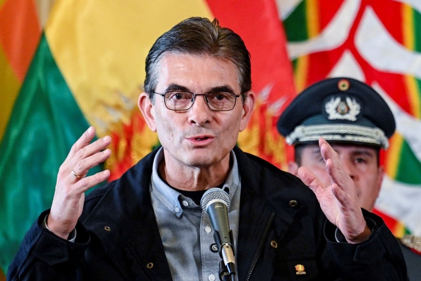 Bolivia's President Rodrigo Paz delivers a speech after naming Ernesto Justiniano as defence minister following the resignation of Defence Minister Marcelo Salinas amid intensifying protests during Paz's administration, as Paz faces calls to resign, in La Paz, Bolivia, June 3, 2026. REUTERS/Claudia Morales