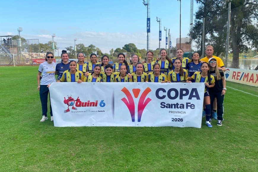 El plantel de El Quillá que recibió este sábado a Colón. Foto: Luciano Villarroel.